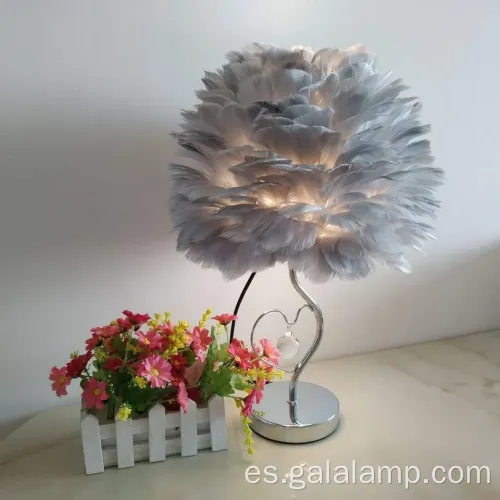 Lámpara de escritorio de ala de corazón de plumas elegante de ganso